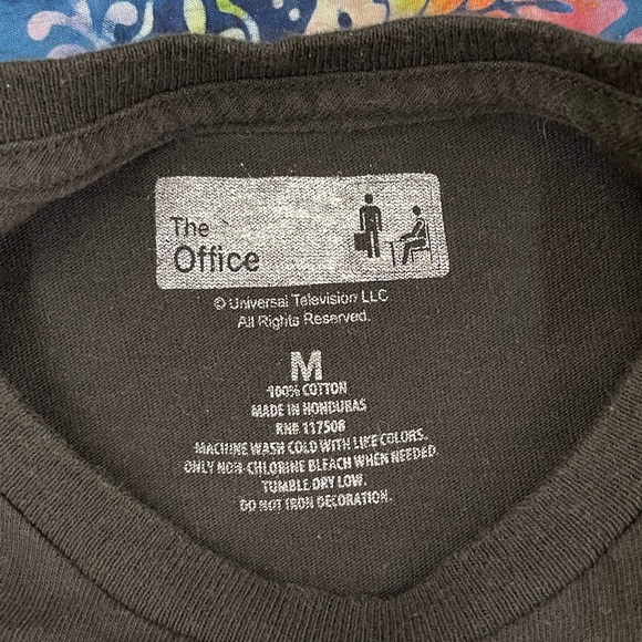 The Office Dunder Mifflin Paper Company tee size medium unisex - Picture 3 of 3